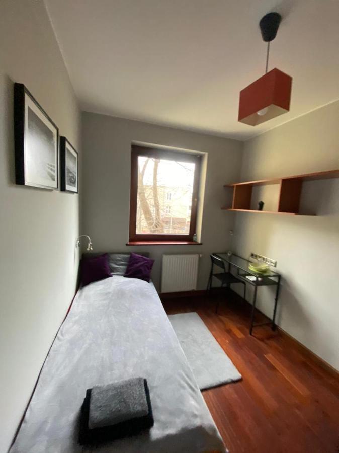 Niewielki Pokoj Jedno Lub Dwuosobowy W Duzym Mieszkaniu W Gdansk Wrzeszcz Ul Smoluchowskiego Kolo Akademii Medycznej - Cooliving Exterior foto