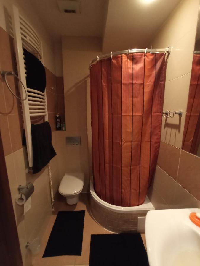 Niewielki Pokoj Jedno Lub Dwuosobowy W Duzym Mieszkaniu W Gdansk Wrzeszcz Ul Smoluchowskiego Kolo Akademii Medycznej - Cooliving Exterior foto
